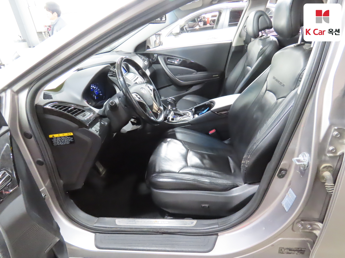 Hyundai AZERA 2011 - Image 18