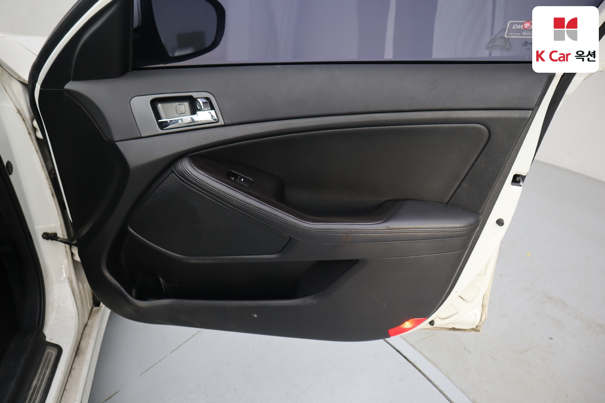 Kia K5 2011 - Image 30