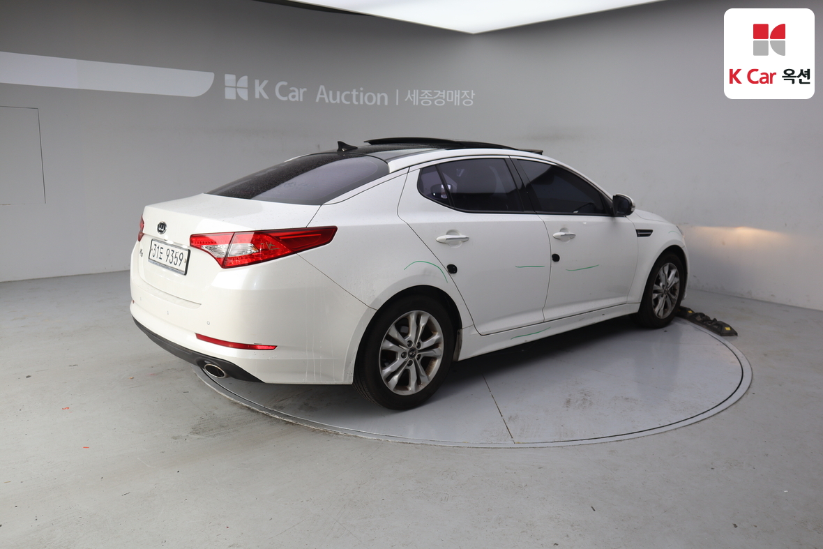 Kia K5 2011 - Image 2