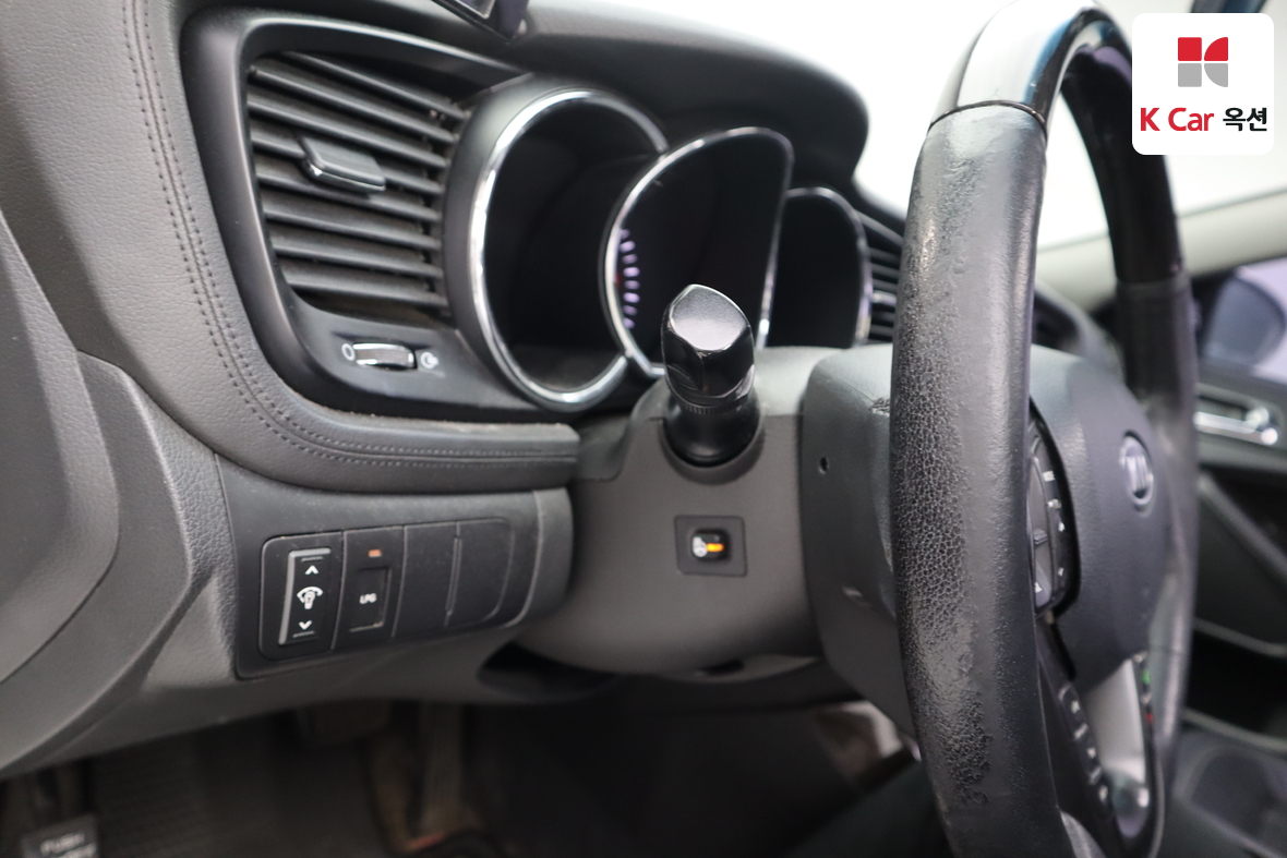 Kia K5 2011 - Image 9