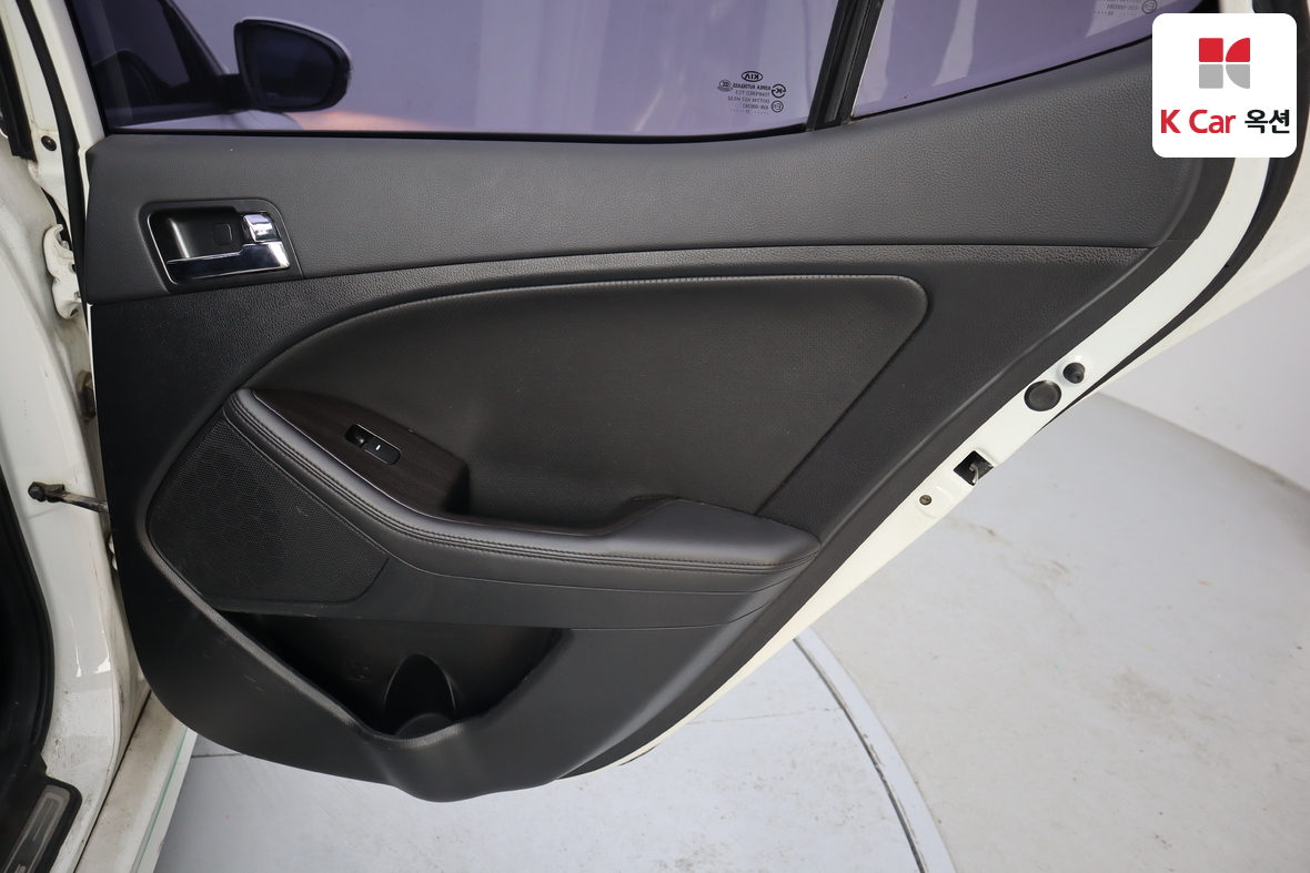 Kia K5 2011 - Image 28