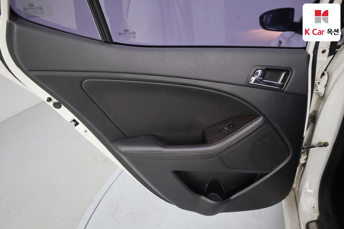 Kia K5 2011 - Image 24