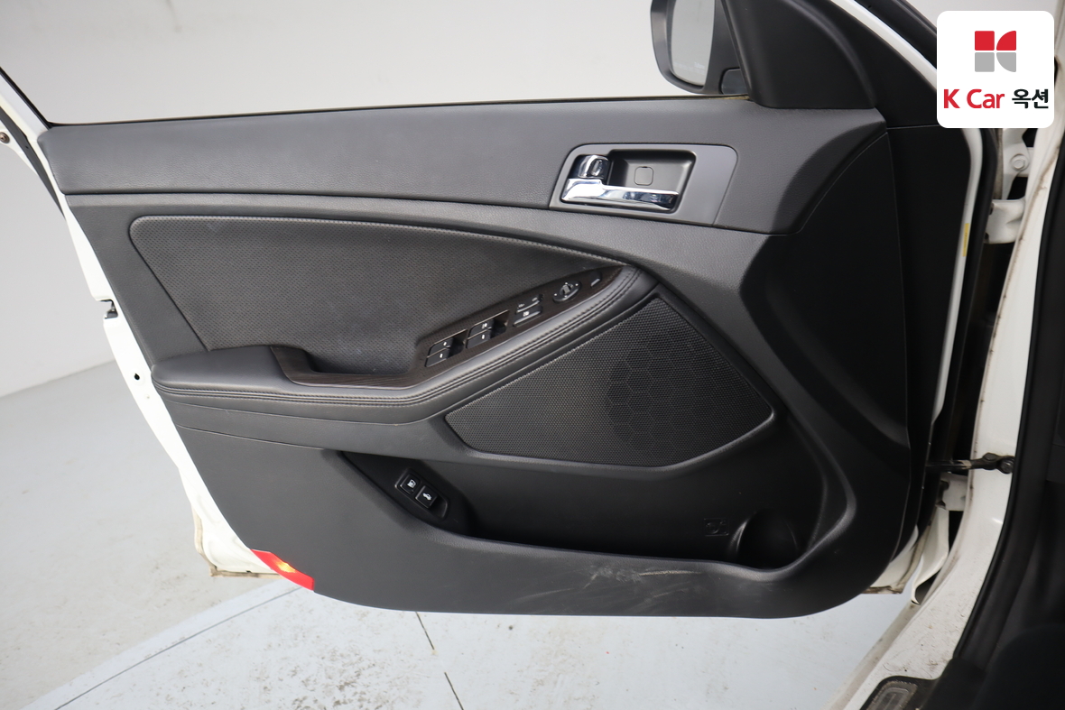 Kia K5 2011 - Image 8