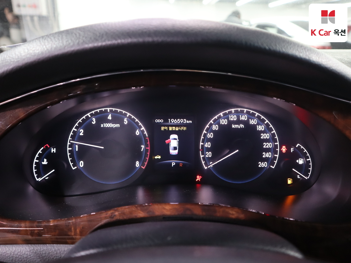 Hyundai Genesis 2011 - Image 5