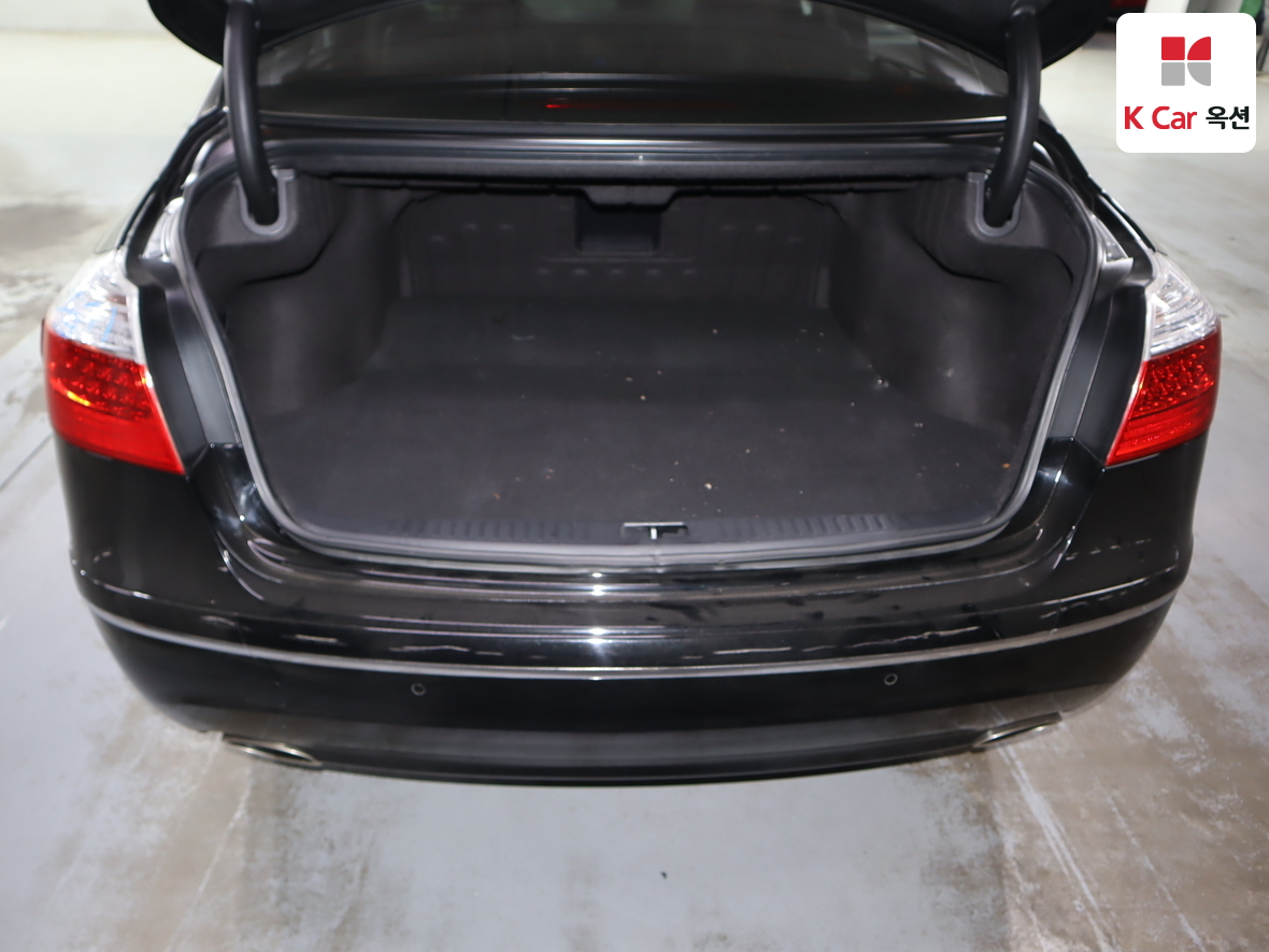 Hyundai Genesis 2011 - Image 24