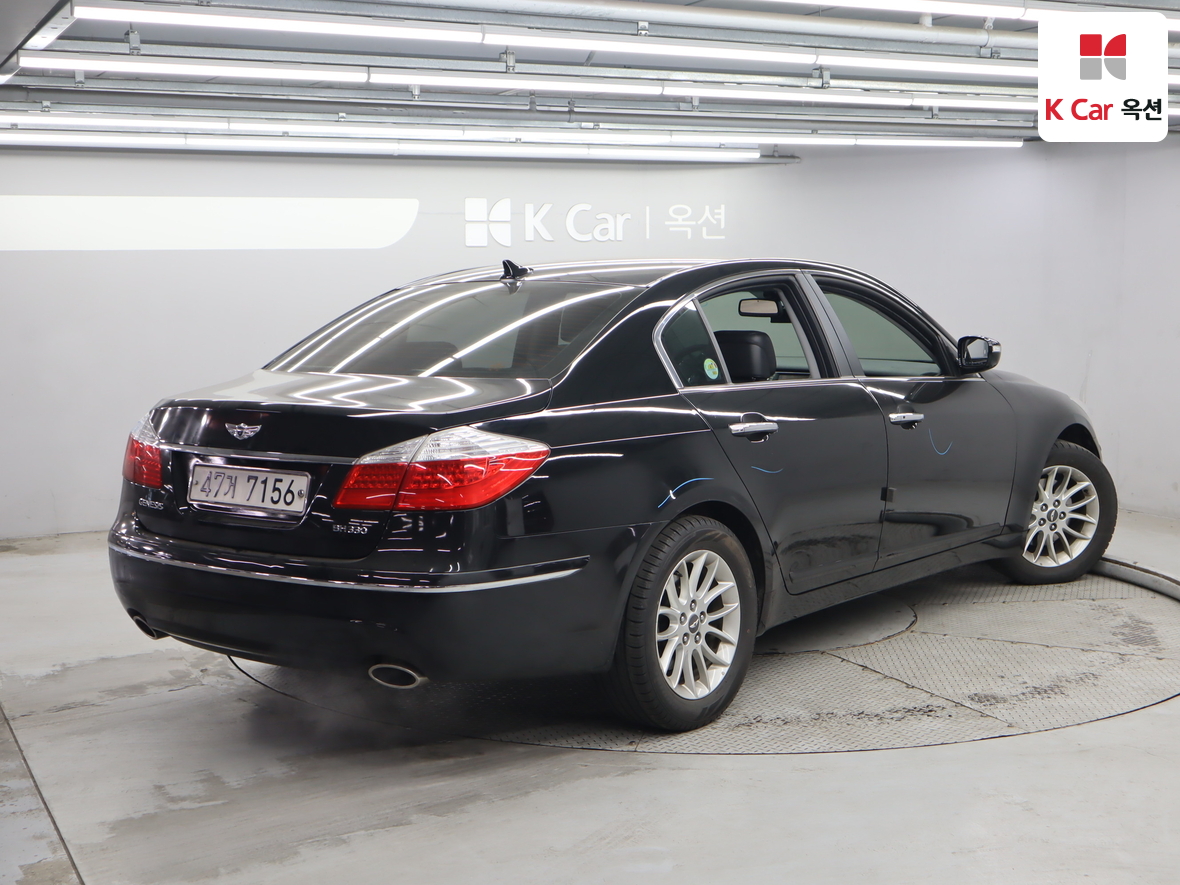 Hyundai Genesis 2011 - Image 2