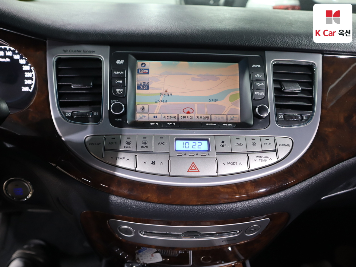 Hyundai Genesis 2011 - Image 6
