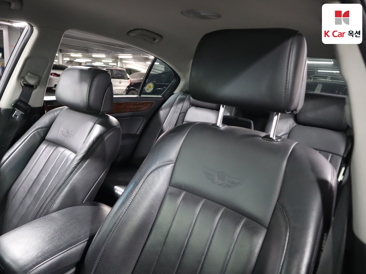 Hyundai Genesis 2011 - Image 19