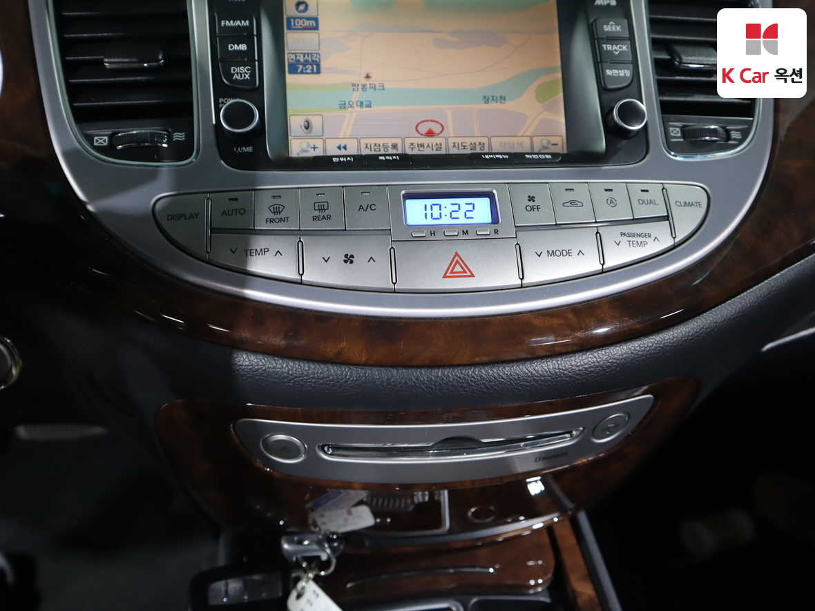 Hyundai Genesis 2011 - Image 15