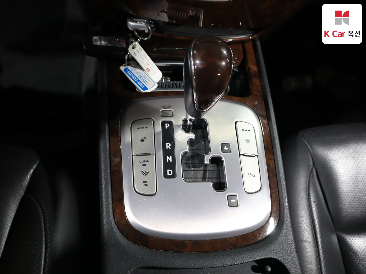 Hyundai Genesis 2011 - Image 16