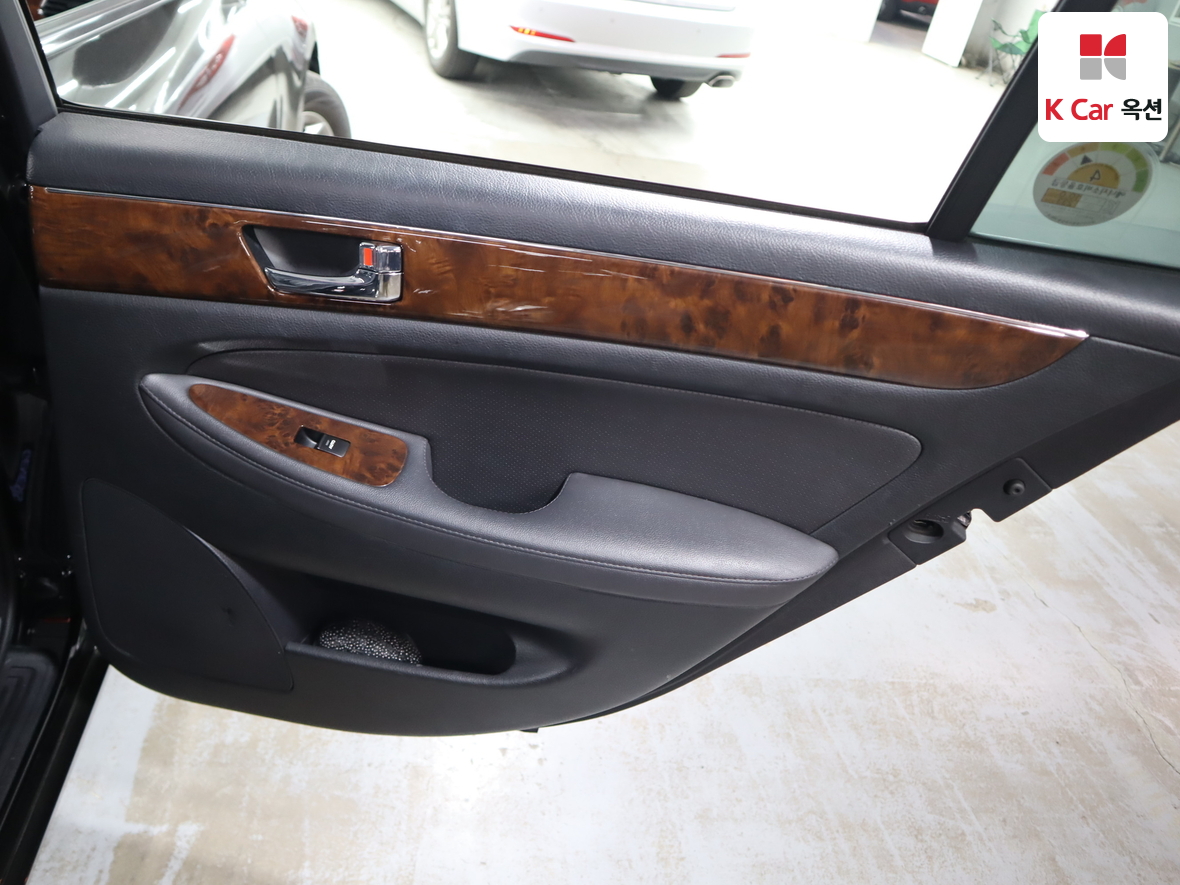 Hyundai Genesis 2011 - Image 25