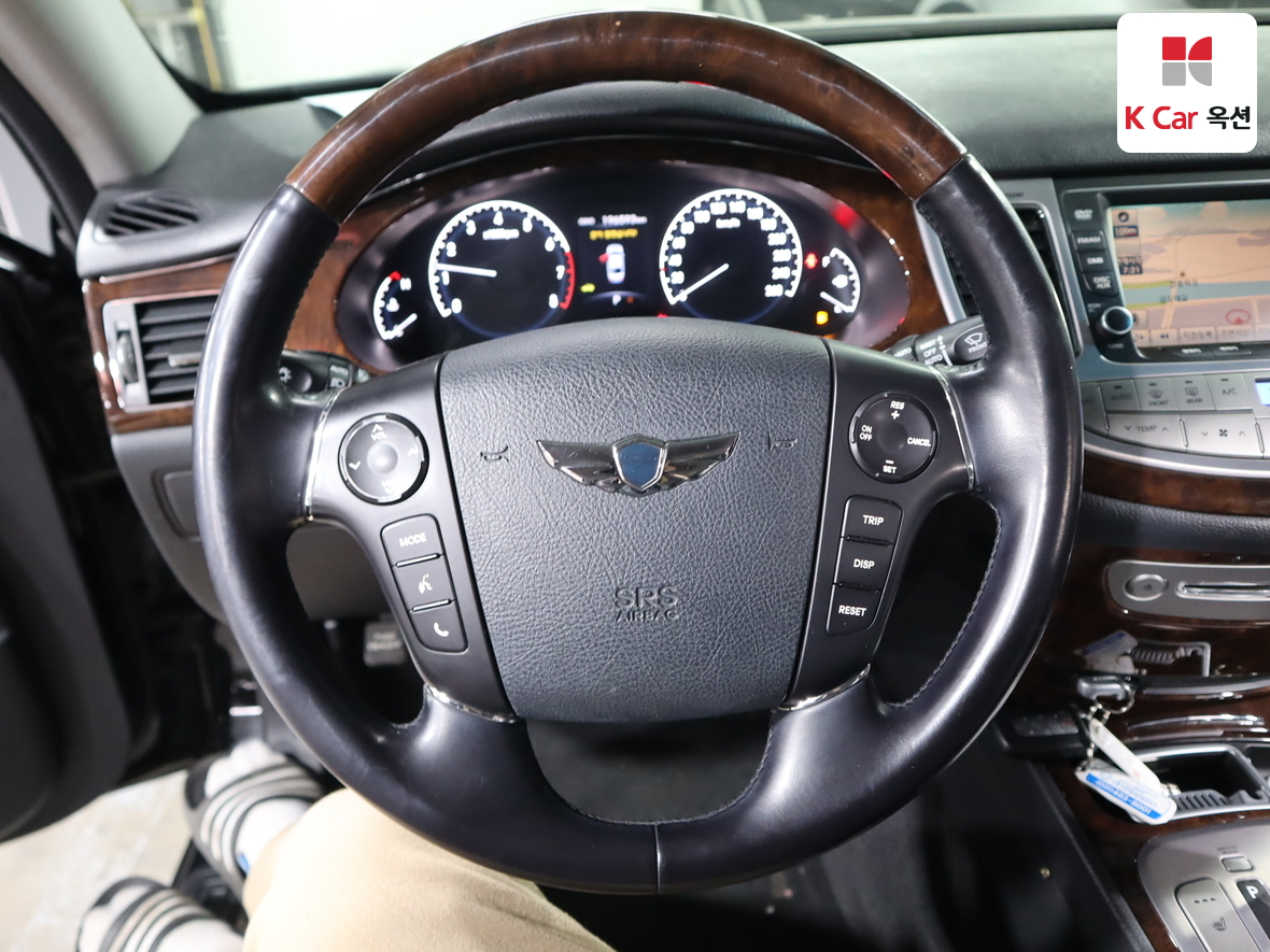 Hyundai Genesis 2011 - Image 10