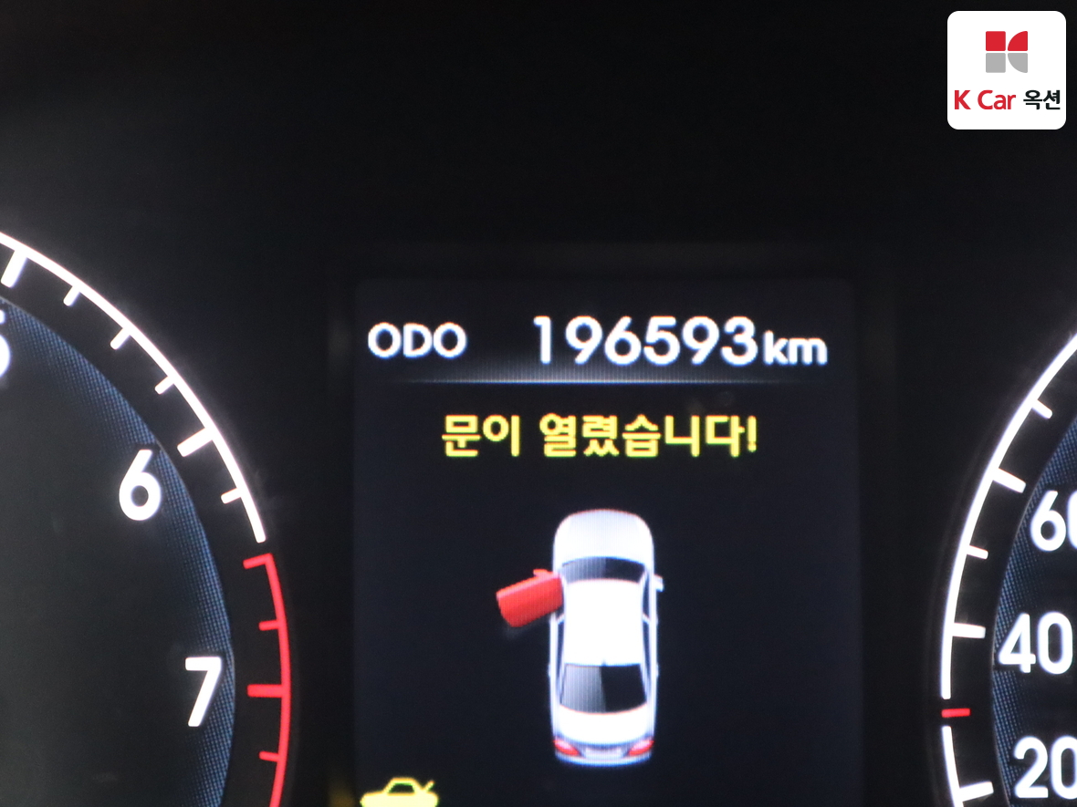 Hyundai Genesis 2011 - Image 4