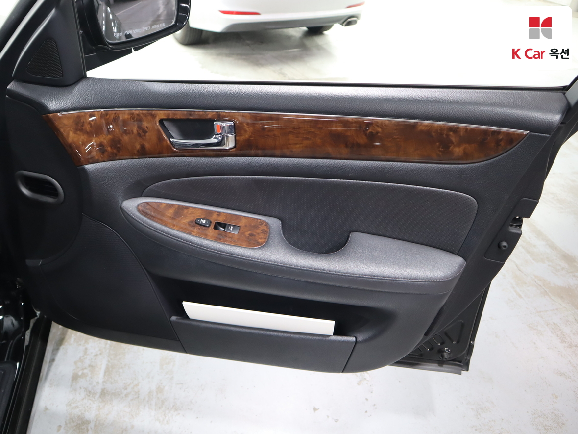 Hyundai Genesis 2011 - Image 27