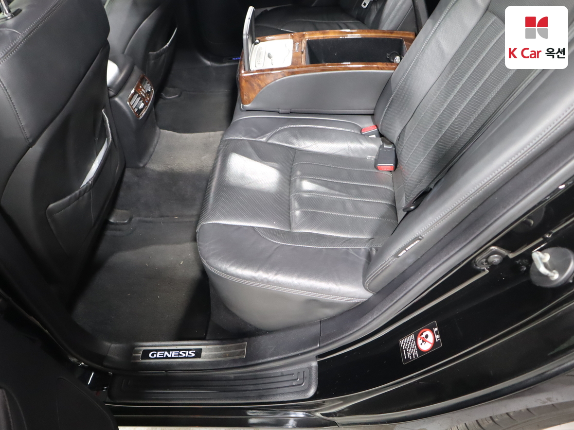 Hyundai Genesis 2011 - Image 22