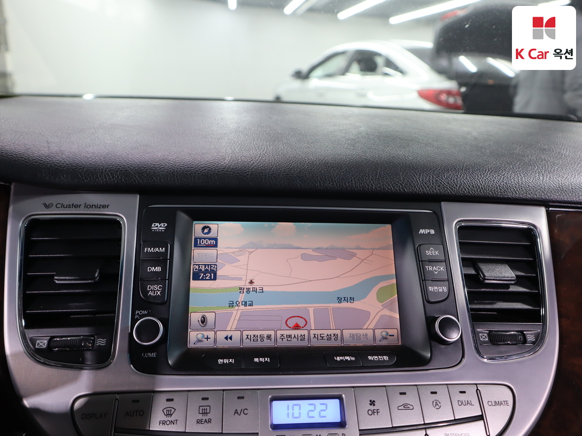 Hyundai Genesis 2011 - Image 14