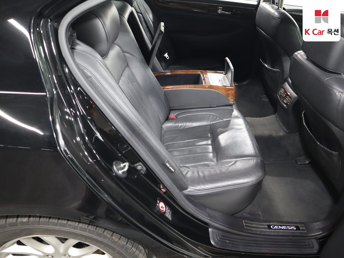 Hyundai Genesis 2011 - Image 26