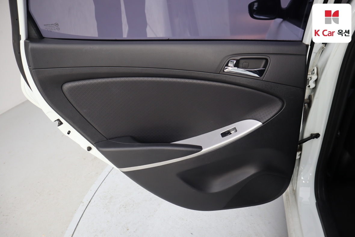 Hyundai Accent 2012 - Image 20