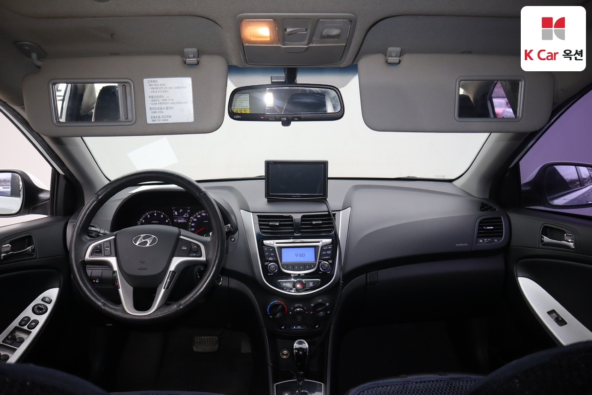 Hyundai Accent 2012 - Image 3
