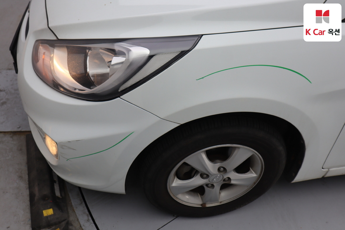 Hyundai Accent 2012 - Image 32