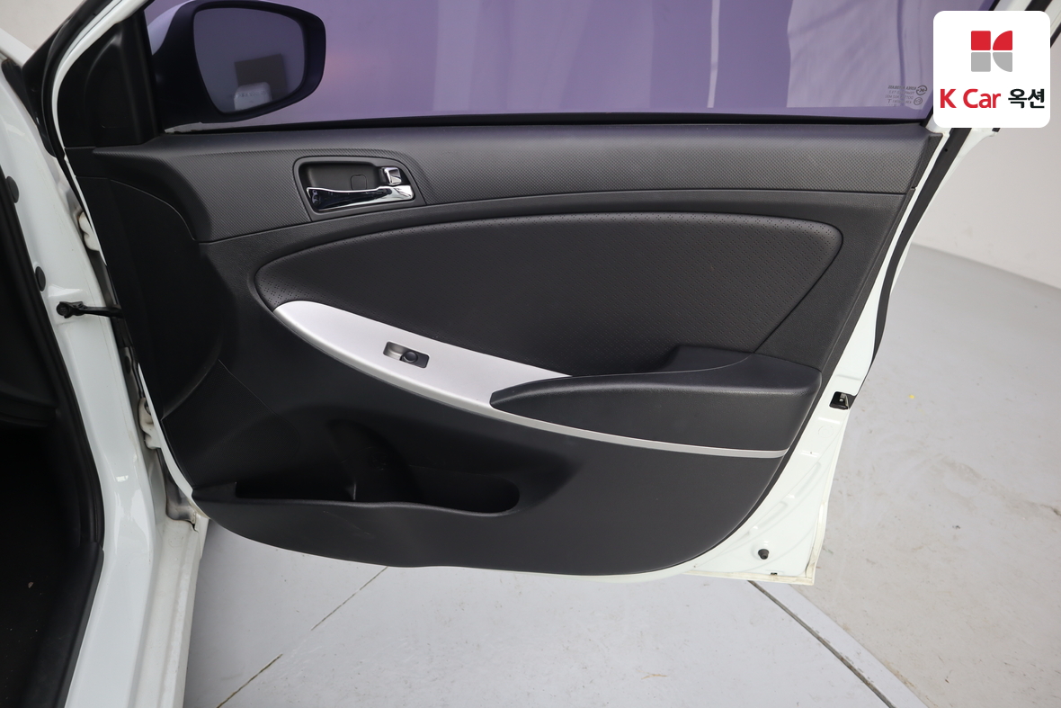 Hyundai Accent 2012 - Image 26