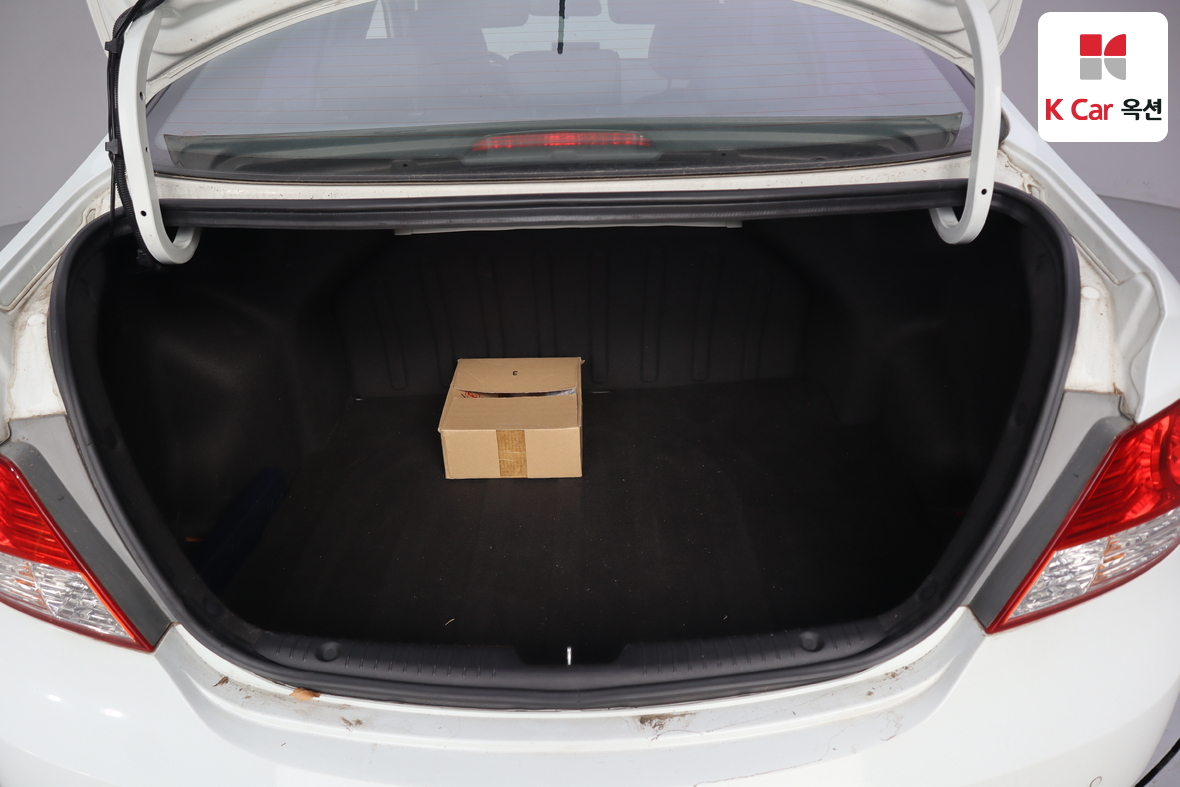 Hyundai Accent 2012 - Image 23