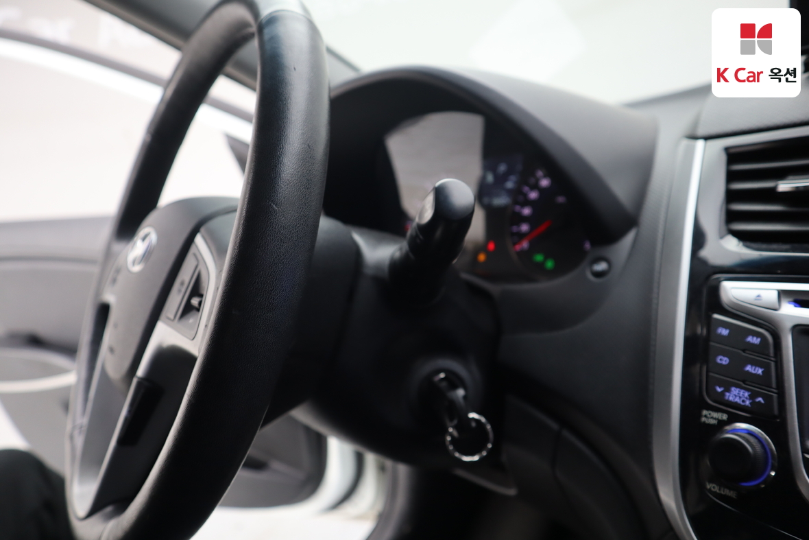 Hyundai Accent 2012 - Image 11