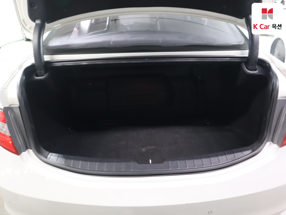 Hyundai AZERA 2017 - Image 29