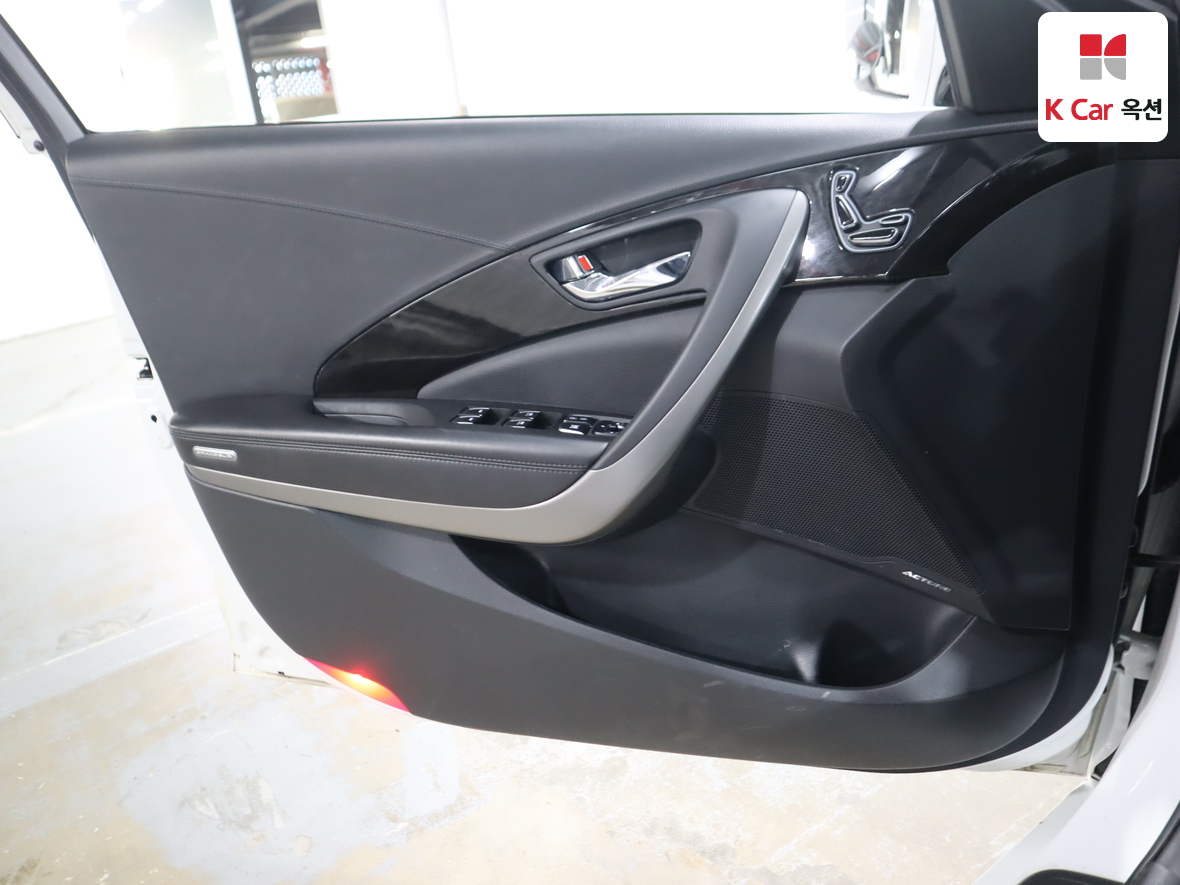 Hyundai AZERA 2017 - Image 8