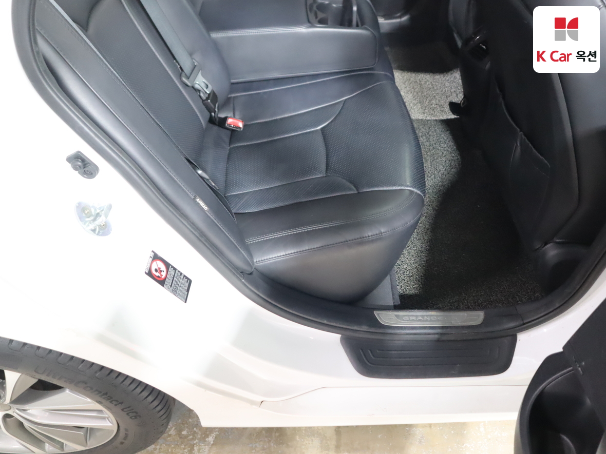 Hyundai AZERA 2017 - Image 31