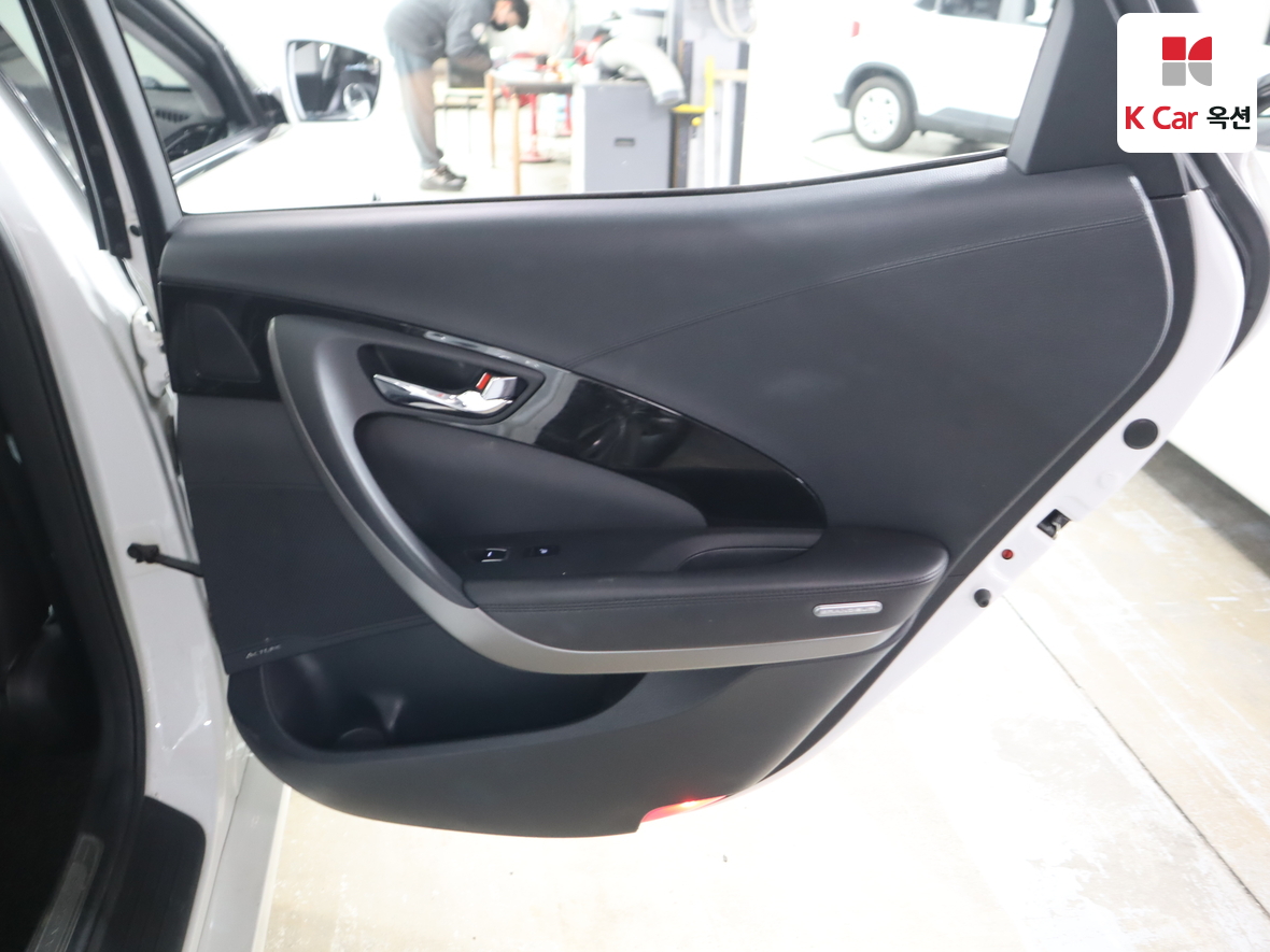 Hyundai AZERA 2017 - Image 30