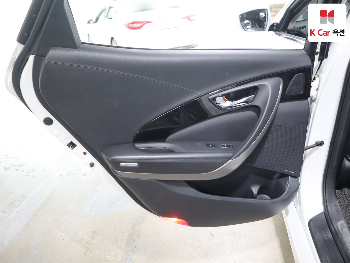 Hyundai AZERA 2017 - Image 26