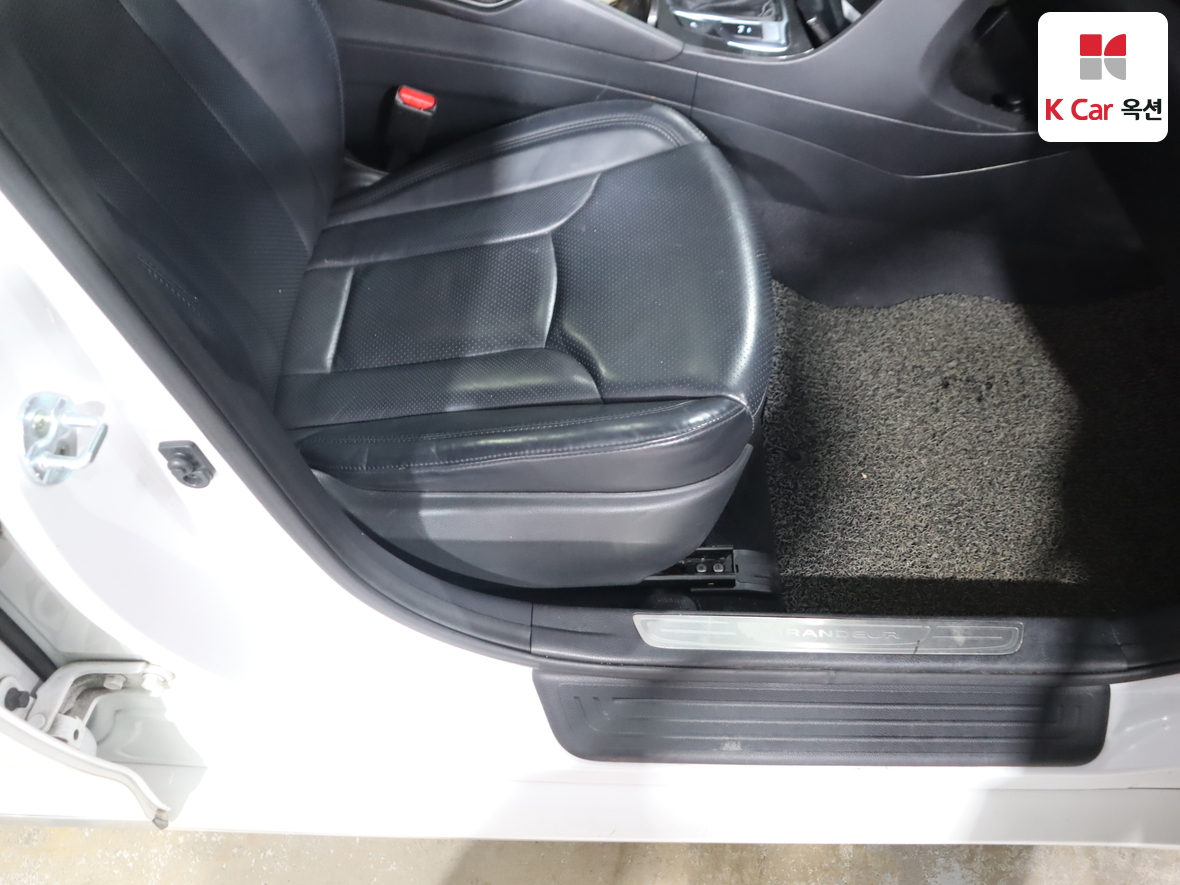 Hyundai AZERA 2017 - Image 33