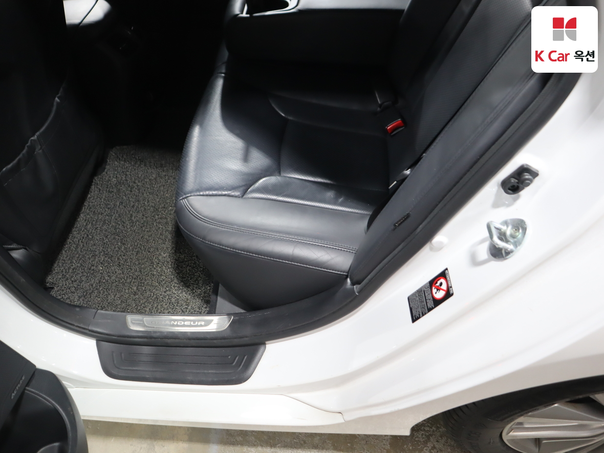 Hyundai AZERA 2017 - Image 27