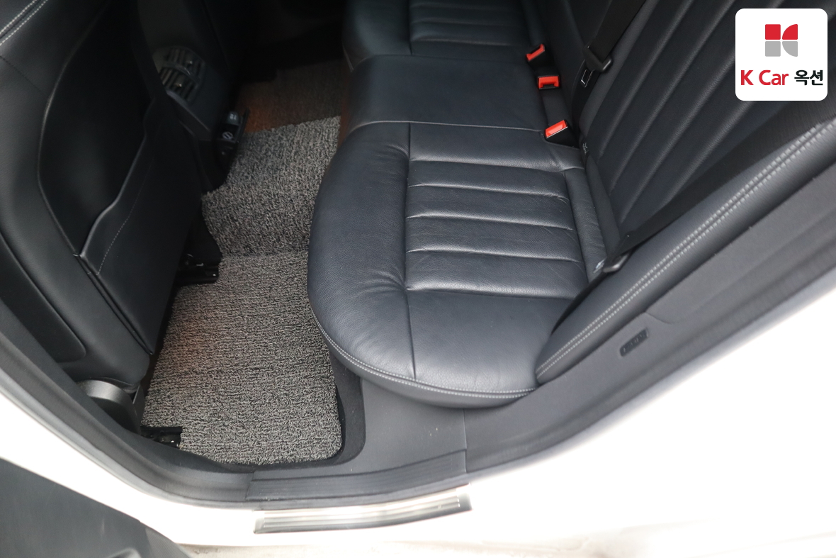 Mercedes-Benz E-Class 2014 - Image 26