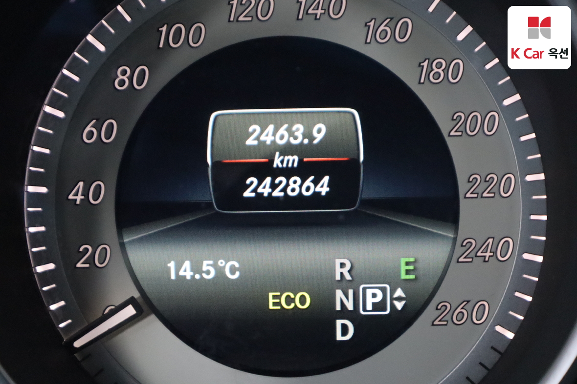 Mercedes-Benz E-Class 2014 - Image 4