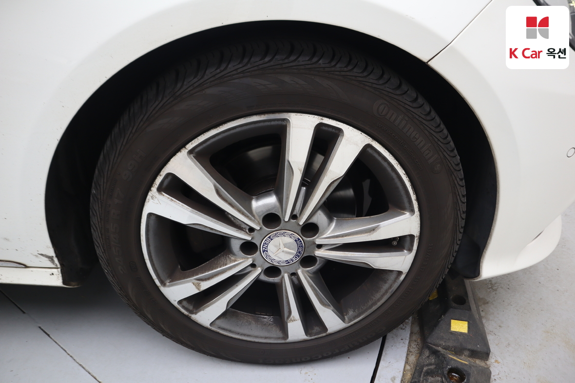 Mercedes-Benz E-Class 2014 - Image 48