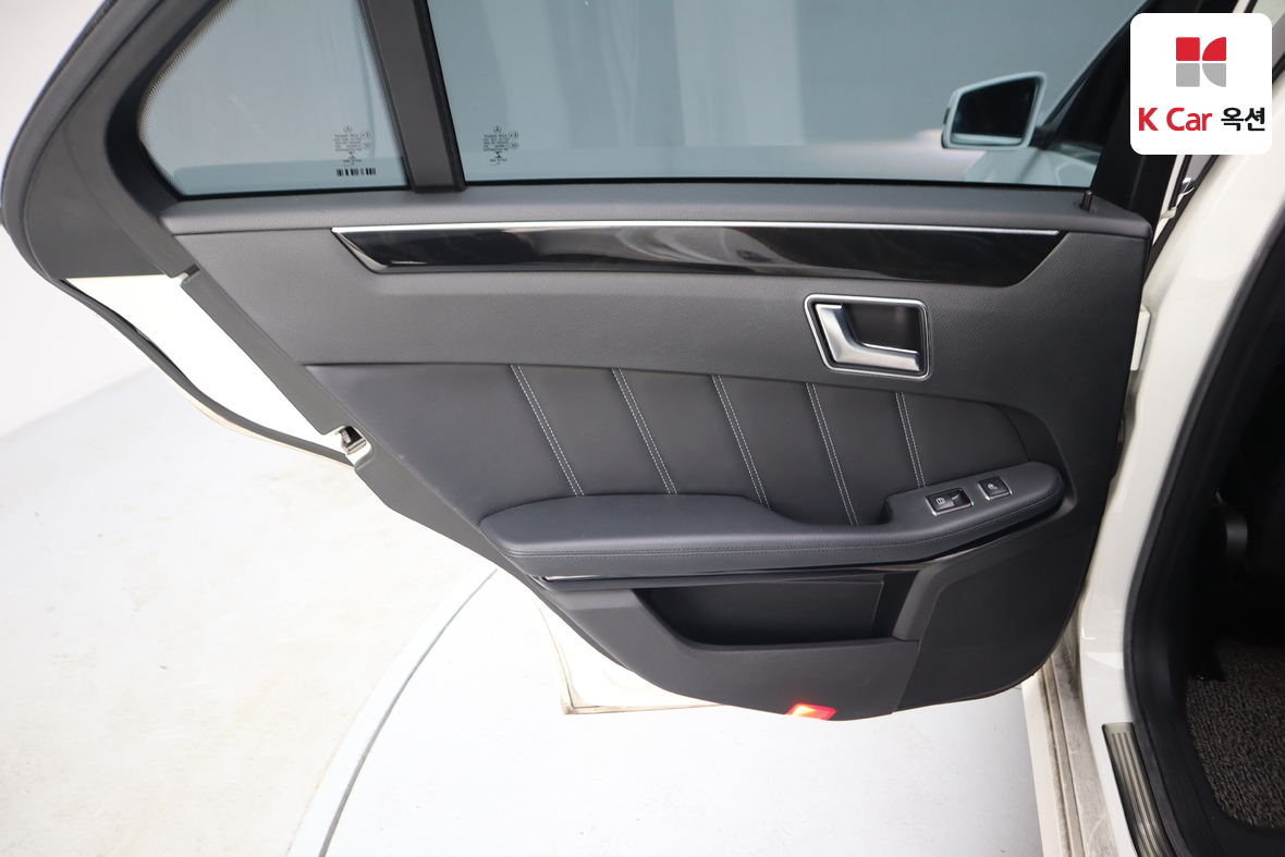 Mercedes-Benz E-Class 2014 - Image 25