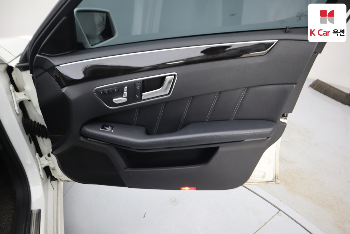 Mercedes-Benz E-Class 2014 - Image 31