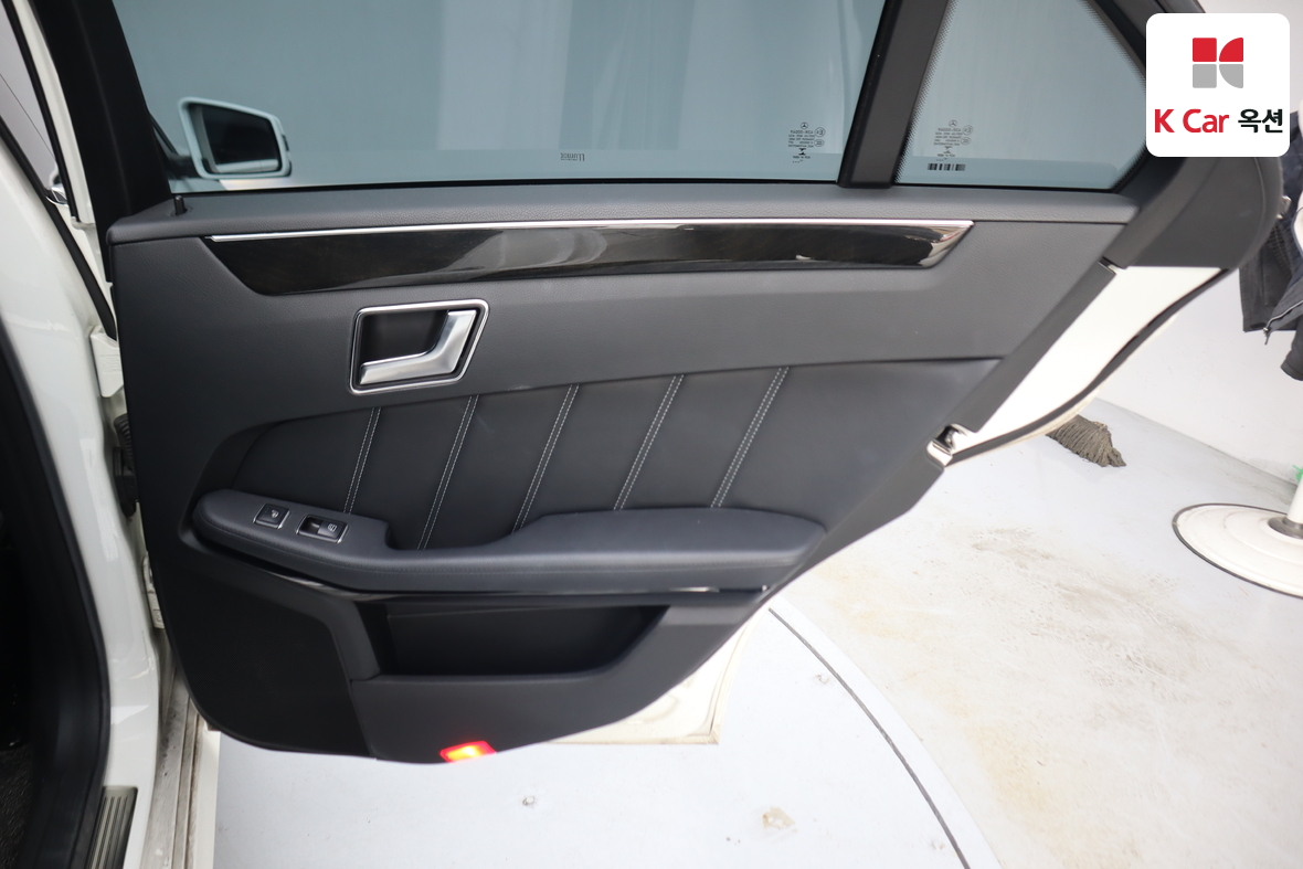 Mercedes-Benz E-Class 2014 - Image 29