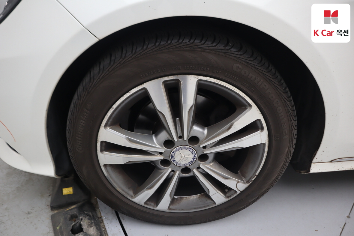 Mercedes-Benz E-Class 2014 - Image 51