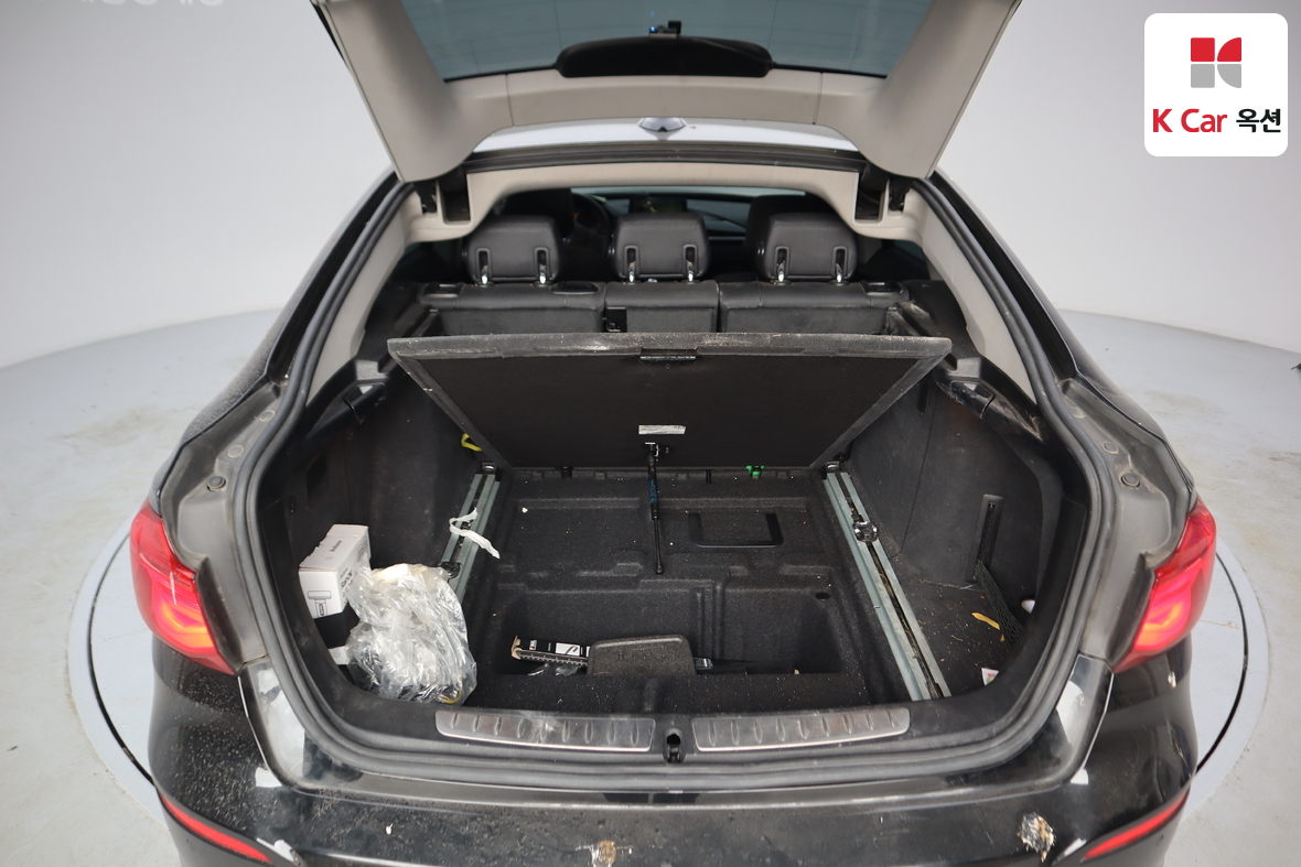 BMW 3 Series 2018 - Image 28