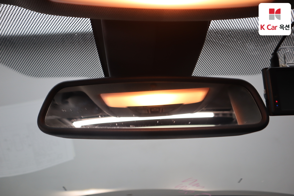 BMW 3 Series 2018 - Image 12