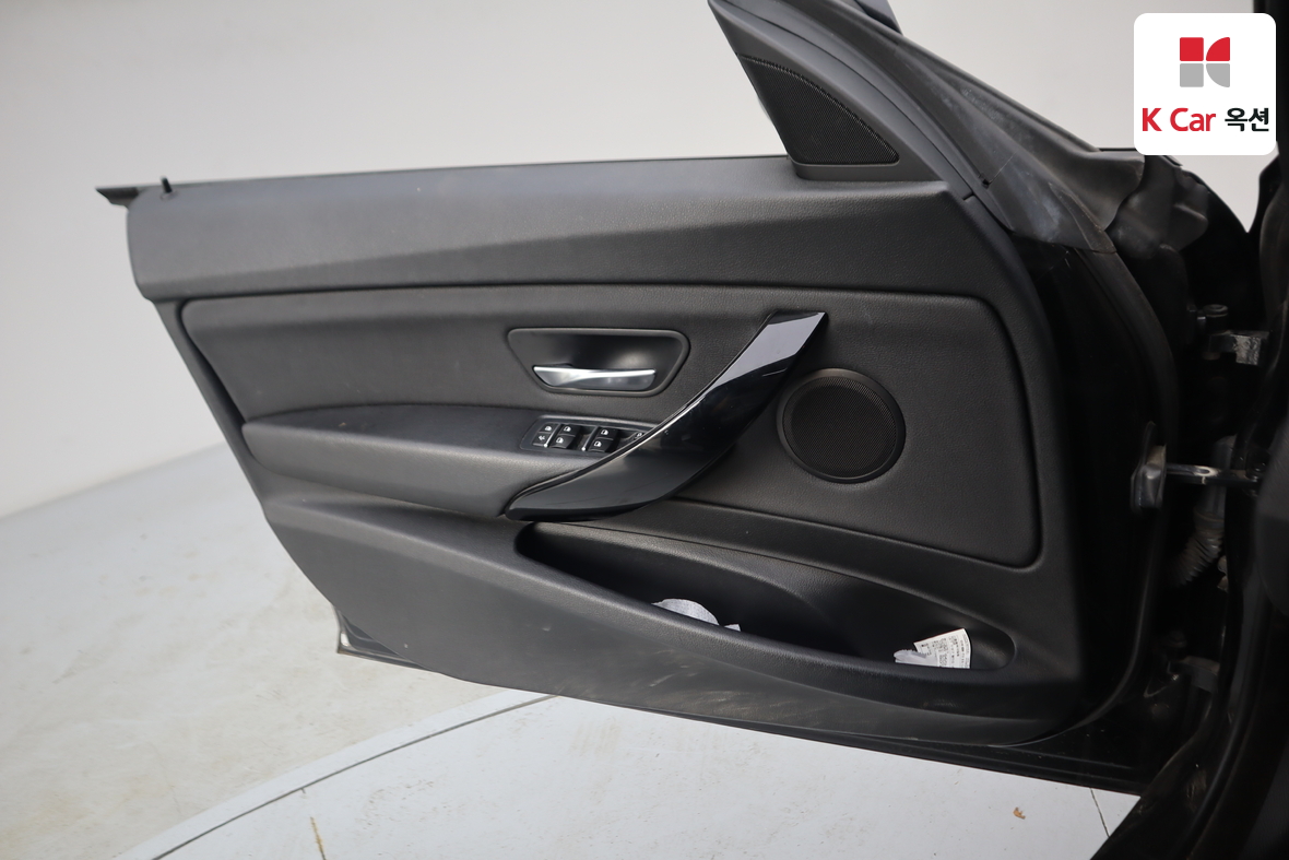 BMW 3 Series 2018 - Image 8