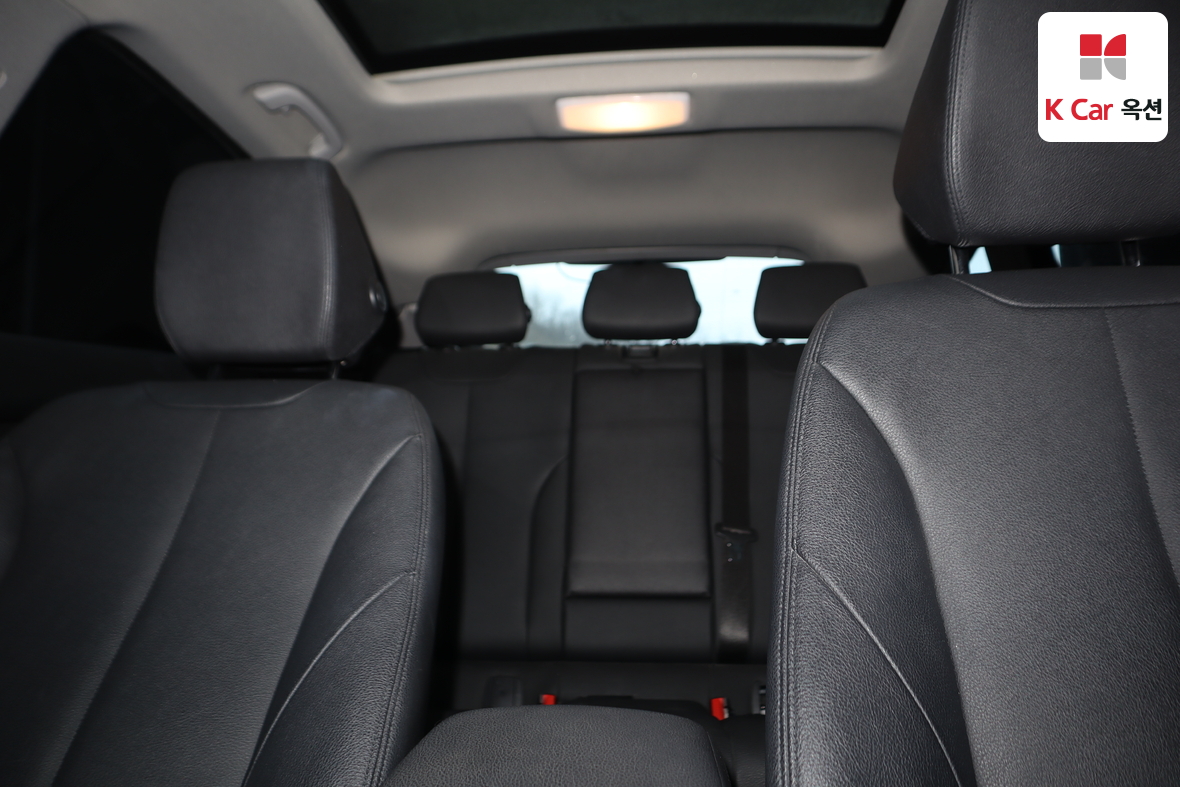 BMW 3 Series 2018 - Image 21