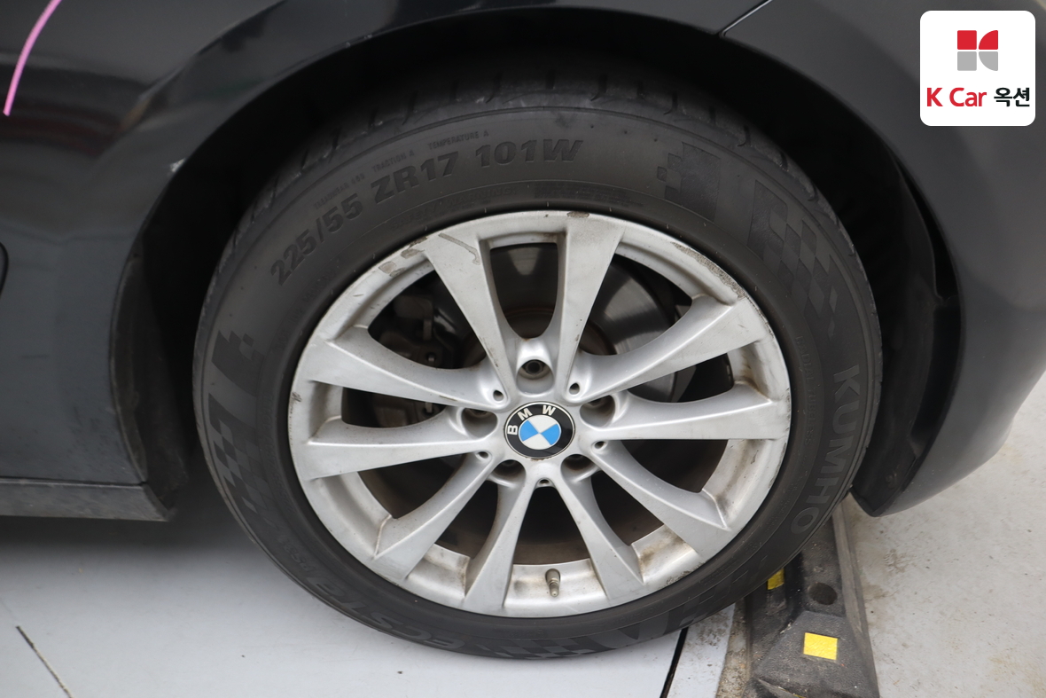 BMW 3 Series 2018 - Image 49