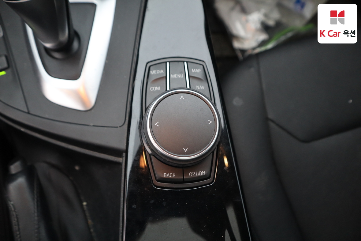 BMW 3 Series 2018 - Image 18