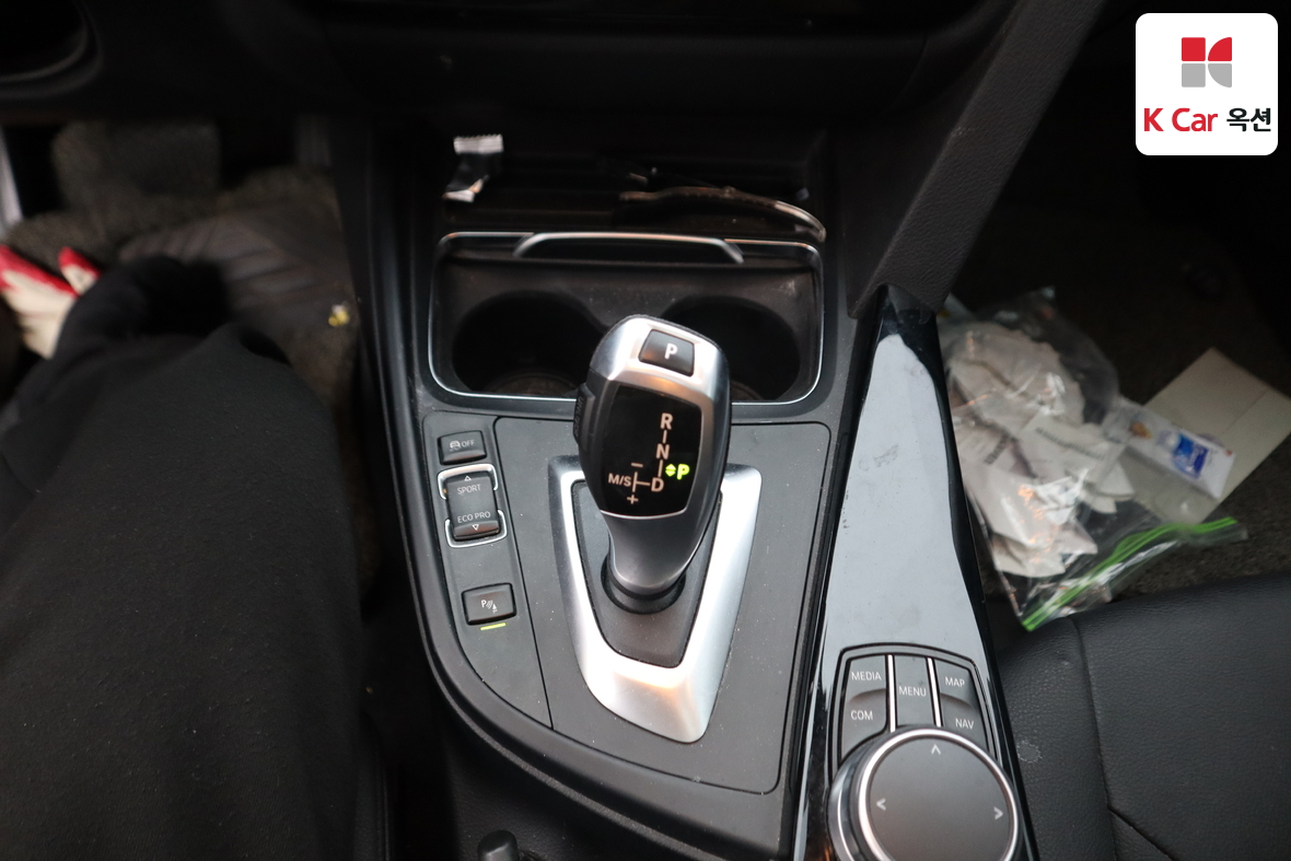 BMW 3 Series 2018 - Image 17