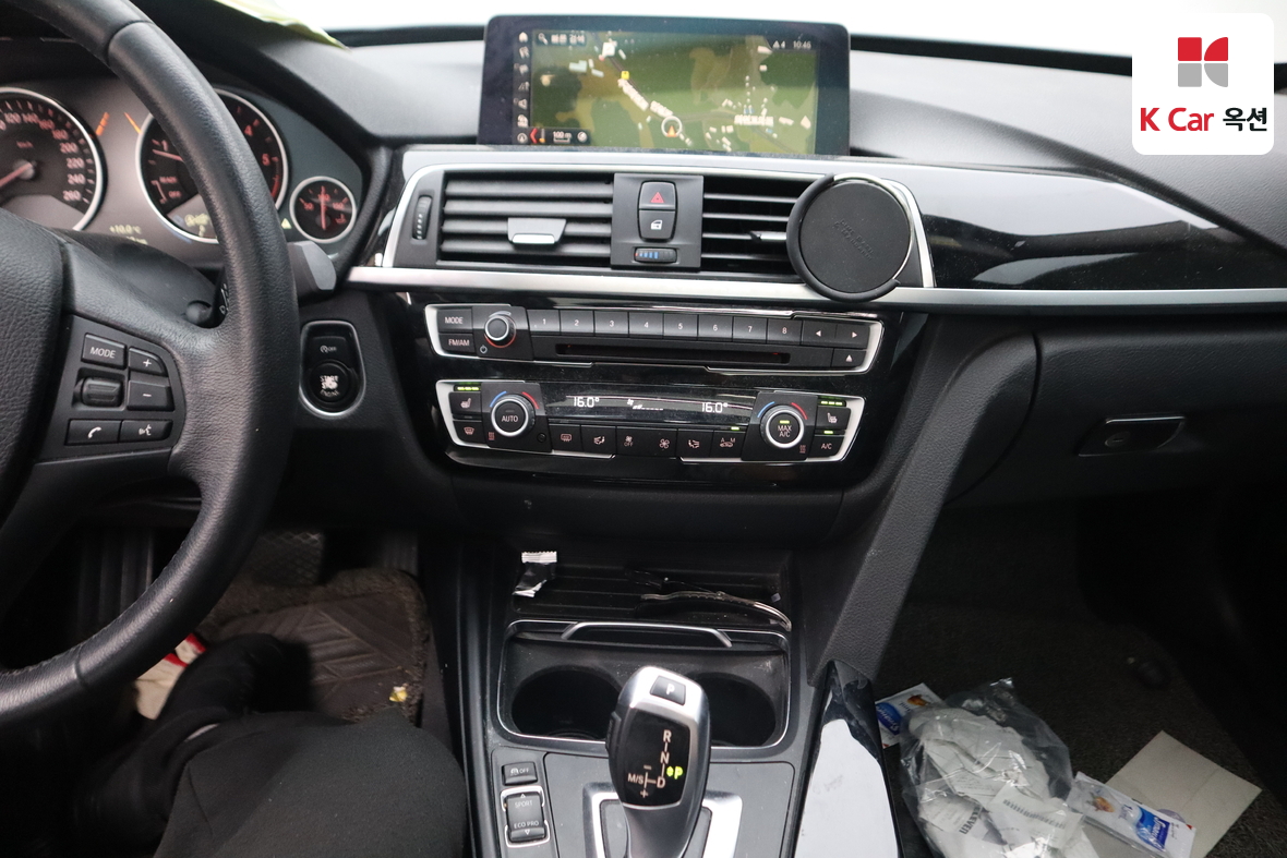 BMW 3 Series 2018 - Image 6