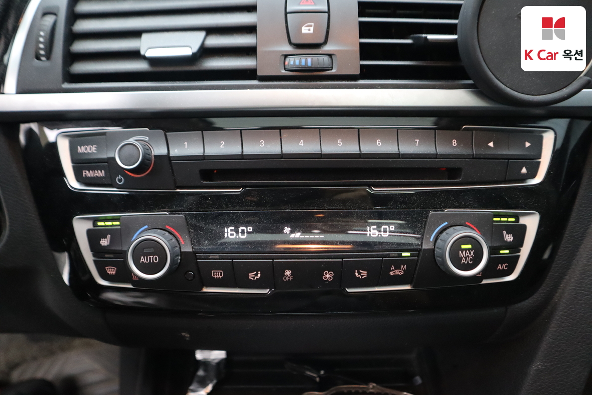 BMW 3 Series 2018 - Image 16